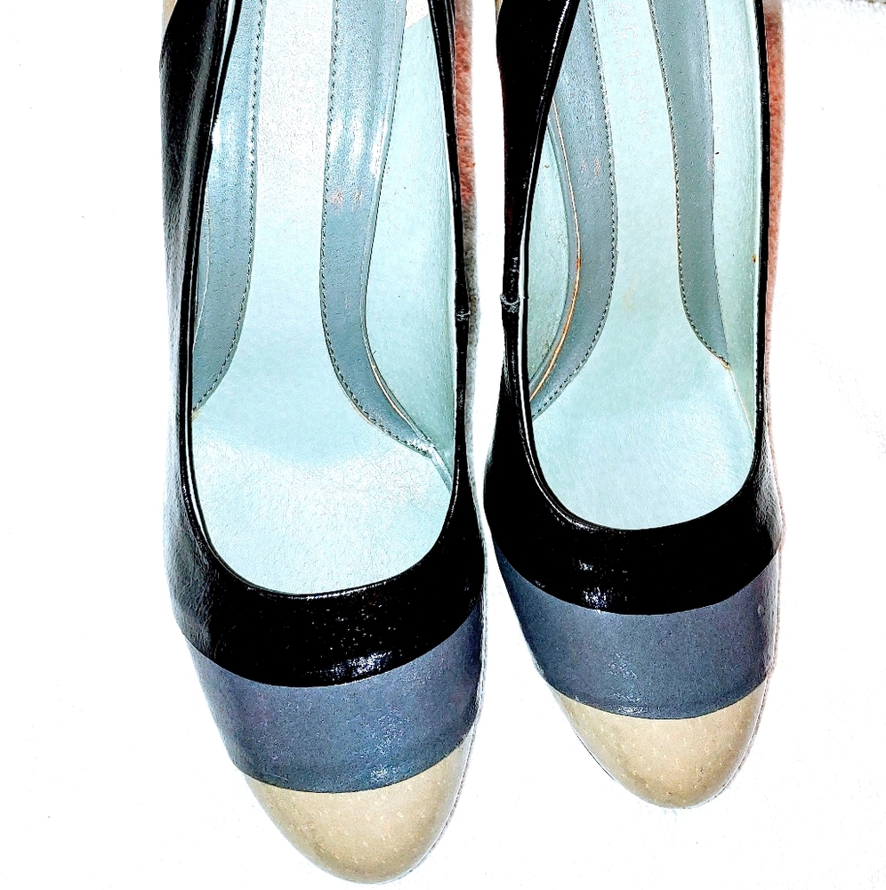 Kenneth Cole Reaction leather pumps
